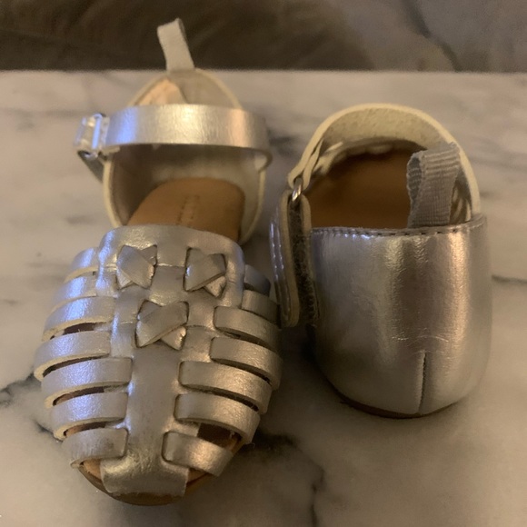 Old Navy Silver Huarache Toddler Shoes - Picture 4 of 5
